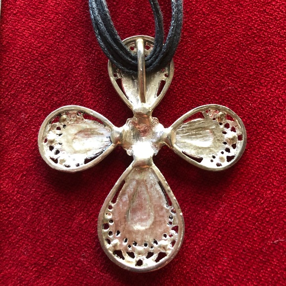 Cross shape purple stone/bead choker necklace. - Picture 4 of 4